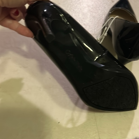 NWT 6.5 Calvin Klein 3” heel pump - Picture 3 of 3